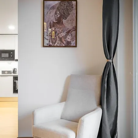 Eco-apartment & Balcony Near Mall Of Tripla, アパート *